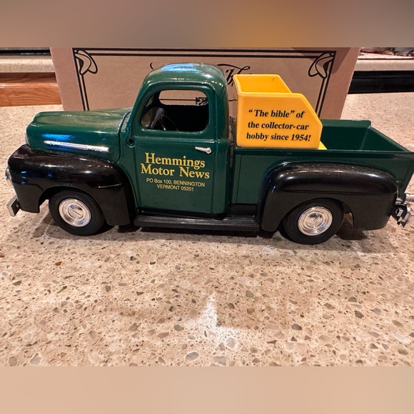 Hemmings Motor News Trucks~ Bank 1:25  And Model A Panel Delivery 1:43 Bundle - Picture 6 of 16